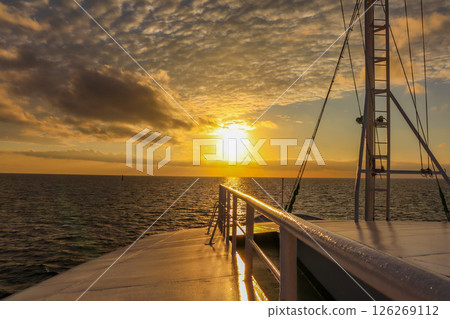 Spectacular view of the sunset and horizon from a cruise ship in Miyakojima 126269112