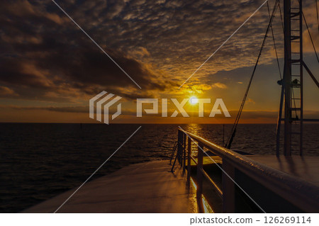 Spectacular view of the sunset and horizon from a cruise ship in Miyakojima Spectacular view of the sunset and horizon from a cruise ship in Miyakojima 126269114
