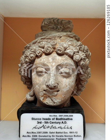 巴基斯坦犍陀羅白沙瓦博物館的菩薩頭像，是佛教雕塑史上的重要文物 126269185