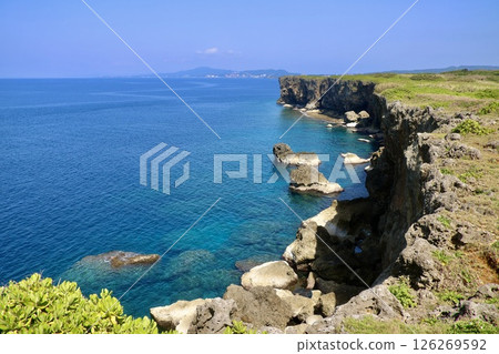 殘波岬 - 從殘波岬展望台眺望的景色(沖繩縣讀谷村) 殘波岬 - 從殘波岬展望台眺望的景色(沖繩縣讀谷村) 126269592