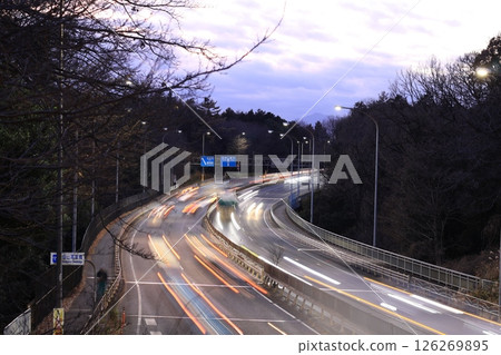 Light trails of vehicles on National Route 246 passing through Yamato City, Kanagawa Prefecture, evening view Light trails of vehicles on National Route 246 passing through Yamato City, Kanagawa Prefecture, evening view 126269895