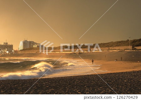 Changing weather and seascape at Chigasaki Coast in winter - Evening scenery 126270429