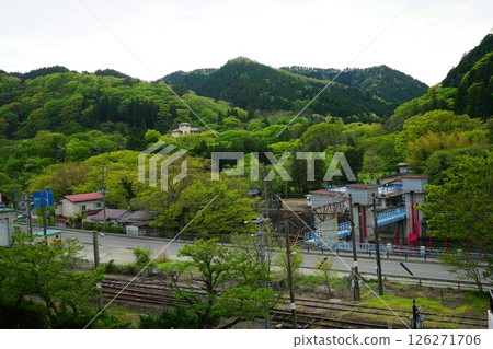 穿過山區的鐵路 穿過山區的鐵路 126271706