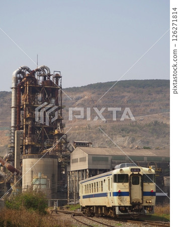 開往水泥廠的火車 開往水泥廠的火車 126271814