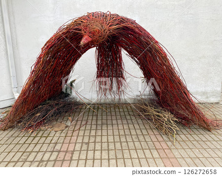 Decorative construction made of intertwined branches in the form of an archway Decorative construction made of intertwined branches in the form of an archway 126272658