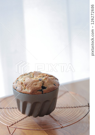 Freshly baked kugelhopf cake Freshly baked kugelhopf cake 126272686