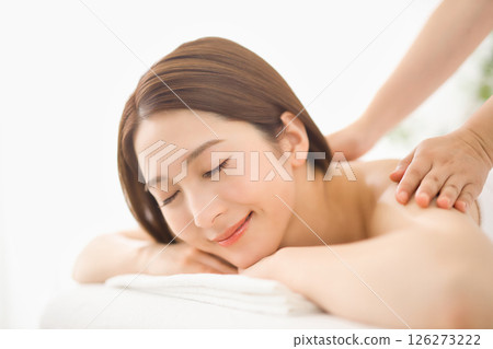 Young woman receiving a massage at an esthetic salon 126273222