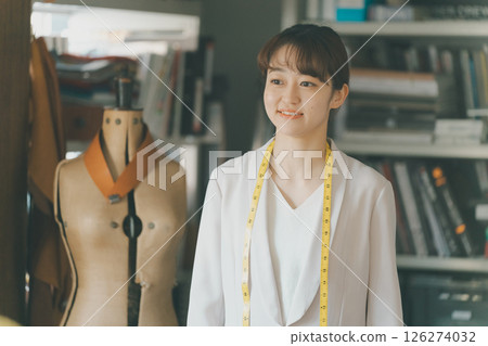 Female tailor 126274032