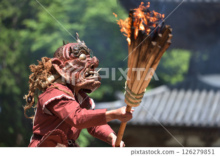 長光寺：鬼追舞：手持火把的紅鬼 126279851