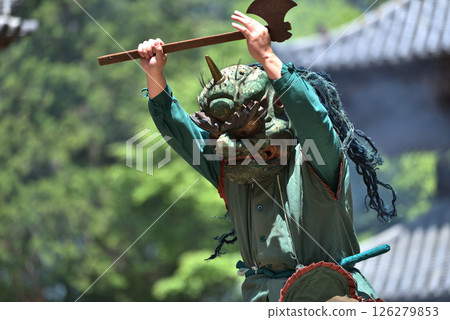 長光寺鬼舞青鬼拿著斧子跳舞 長光寺鬼舞青鬼拿著斧子跳舞 126279853