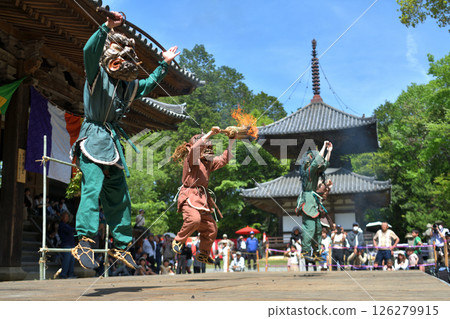 Chokoji Temple: Demon-chasing dance: Four demons dancing with torches 126279915