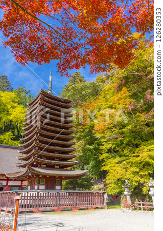 談山神社:紅葉環繞的十三重塔 談山神社:紅葉環繞的十三重塔 126280353