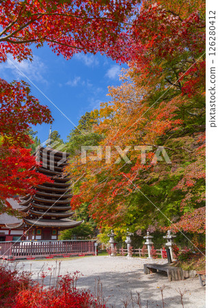 談山神社:紅葉環繞的十三重塔 談山神社:紅葉環繞的十三重塔 126280412