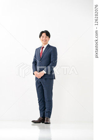 Businessman full body portrait Businessman full body portrait 126282076