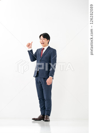 Businessman, whole body, thumbs up Businessman, whole body, thumbs up 126282089