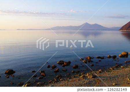 豬苗代湖和磐梯山的秋夜景色 豬苗代湖和磐梯山的秋夜景色 126282149