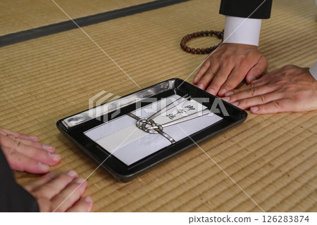 法會上供養僧人的場景 126283874