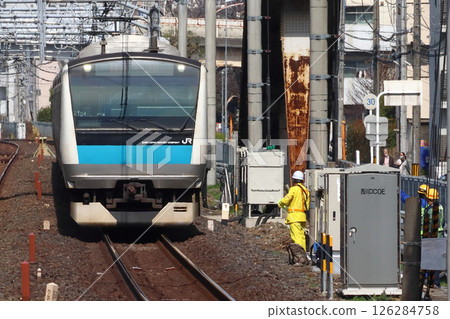 Maintenance work on the Keihin-Tohoku Line (Kawaguchi City, Saitama Prefecture) Maintenance work on the Keihin-Tohoku Line (Kawaguchi City, Saitama Prefecture) 126284758