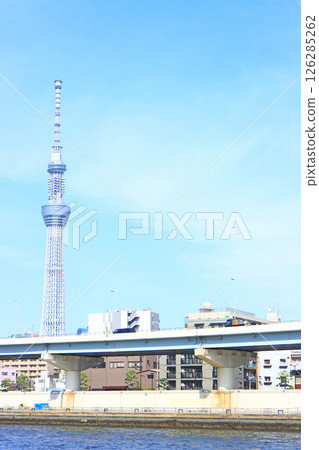 東京都墨田區東京晴空塔和隅田川的風景 126285262