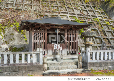 矢內地藏堂(奈良縣櫻井市)的石佛像 矢內地藏堂(奈良縣櫻井市)的石佛像 126285352