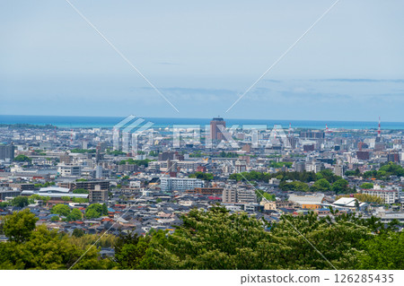 從大乘寺山丘公園的全景山上俯瞰石川縣金澤市和金澤平原 126285435