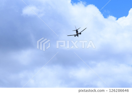 Plane heading to Kona International Airport, Hawaii 126286646