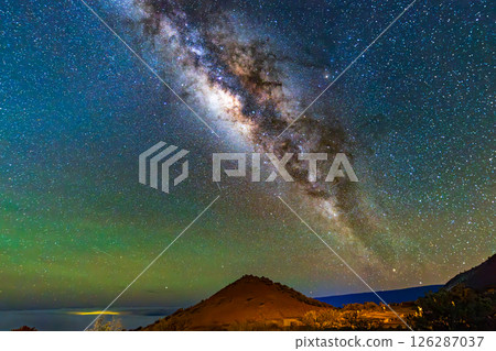 夏威夷假期:從夏威夷大島的莫納克亞山欣賞壯麗的銀河 夏威夷假期:從夏威夷大島的莫納克亞山欣賞壯麗的銀河 126287037