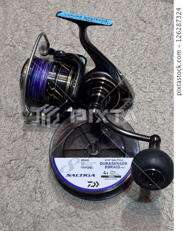 將線繞到捲軸上 126287324