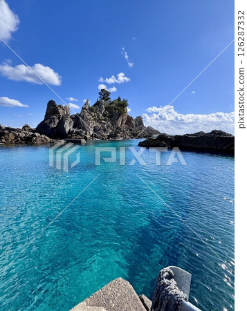 Beautiful seas and islands Beautiful seas and islands 126287332