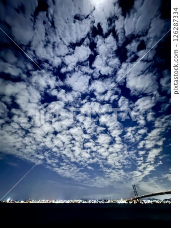 Akashi Kaikyo Bridge, sky and sea 126287334