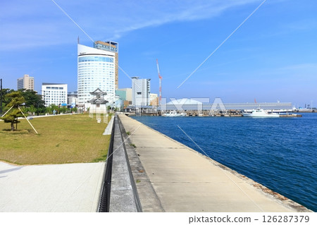 [Kagawa Prefecture] Sunport Takamatsu seen from Tamamo Park 126287379