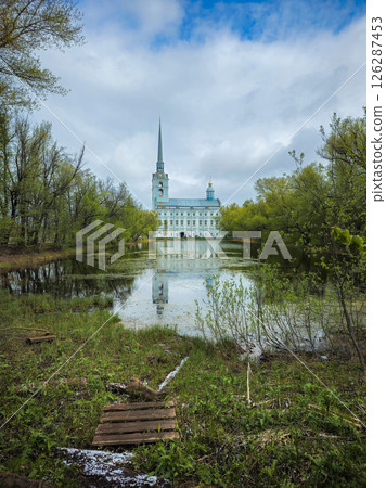 Petropavlovsk Park in Yaroslavl, Russia. Petropavlovsk Park in Yaroslavl, Russia. 126287453