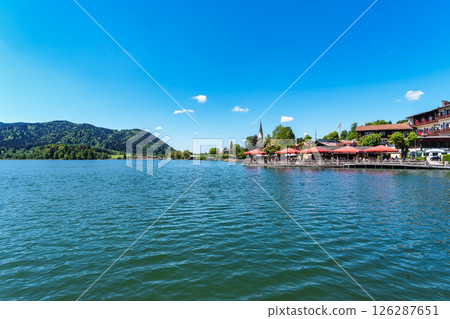 Hiking trail around Lake Schliersee in the bavarian alps at Schl 126287651