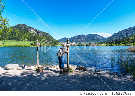 Hiking trail around Lake Schliersee in the bavarian alps at Schl Hiking trail around Lake Schliersee in the bavarian alps at Schl 126287652
