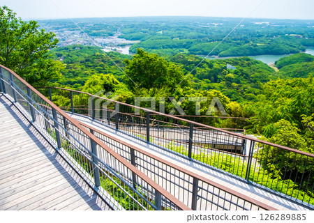 [Slope to Yokoyama Observatory and Yokoyama Sky Cafe Terrace with fresh greenery] Ise-Shima National Park, Mie Prefecture 126289885