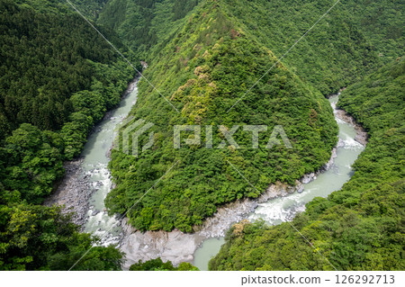 日本德島縣祖谷溪風景非常美麗 日本德島縣祖谷溪風景非常美麗 126292713