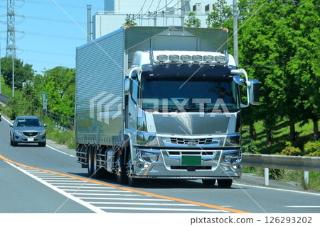物流卡車 126293202