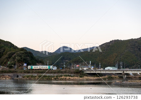 【牟岐線】清晨列車開往牟岐方向 126293738