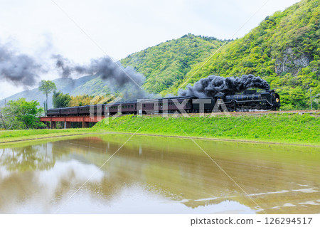 山口縣山口市初夏的長島峽和SL山口D51的風景 126294517