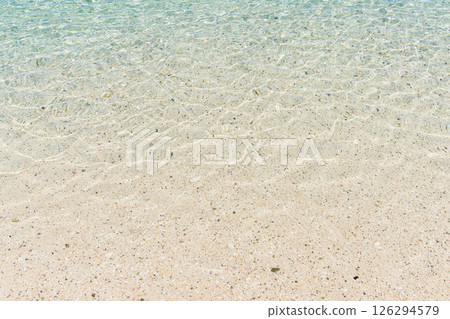 南島(鹿兒島縣奄美諸島、沖之良部島)的清澈海水 南島(鹿兒島縣奄美諸島、沖之良部島)的清澈海水 126294579