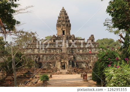 Bagong at the Roluos ruins, older than Angkor Wat 126295355