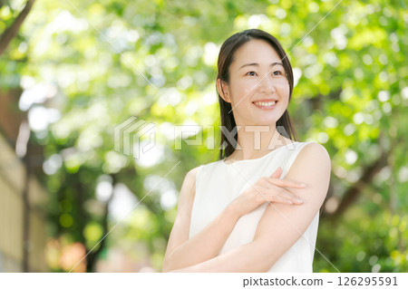 A woman relaxing in the park 126295591