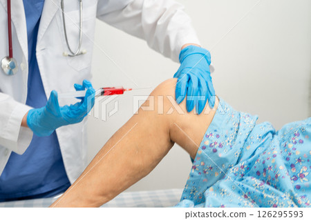 Asian doctor inject Hyaluronic acid platelet rich plasma into knee of senior woman. 126295593