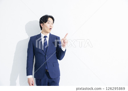 A pointing businessman 126295869