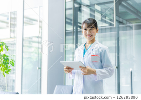 白色的一位小姐 白色的一位小姐 126295890