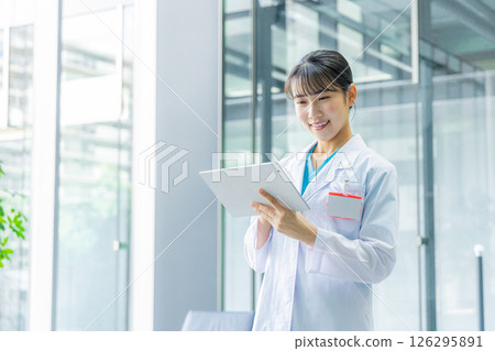 白色的一位小姐 白色的一位小姐 126295891