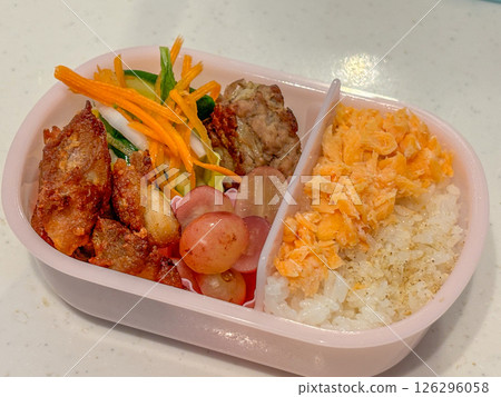 兒童午餐盒 126296058