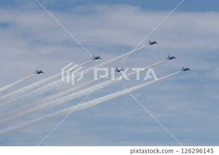 Blue Impulse: Delta formation during the Bonton Roll 126296145