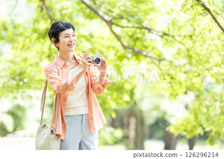 高級女性旅行相機 126296214