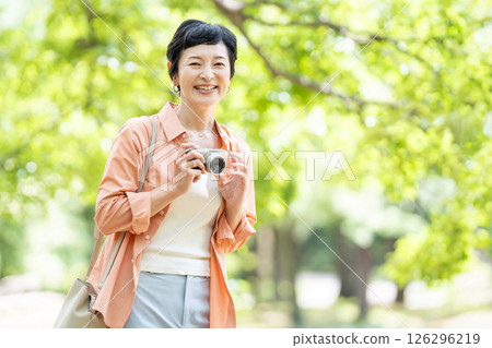 高級女性旅行相機 126296219